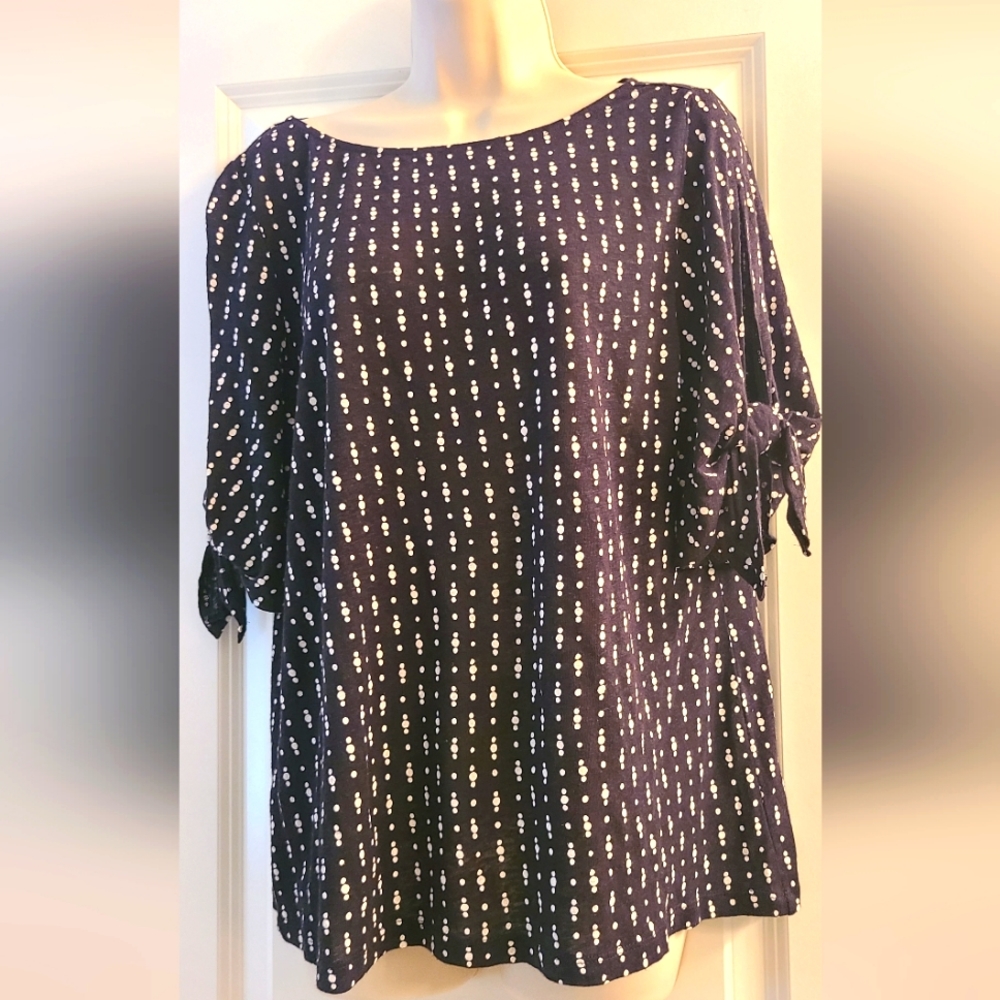 Black and white Ann Taylor Fac shirt (size L)